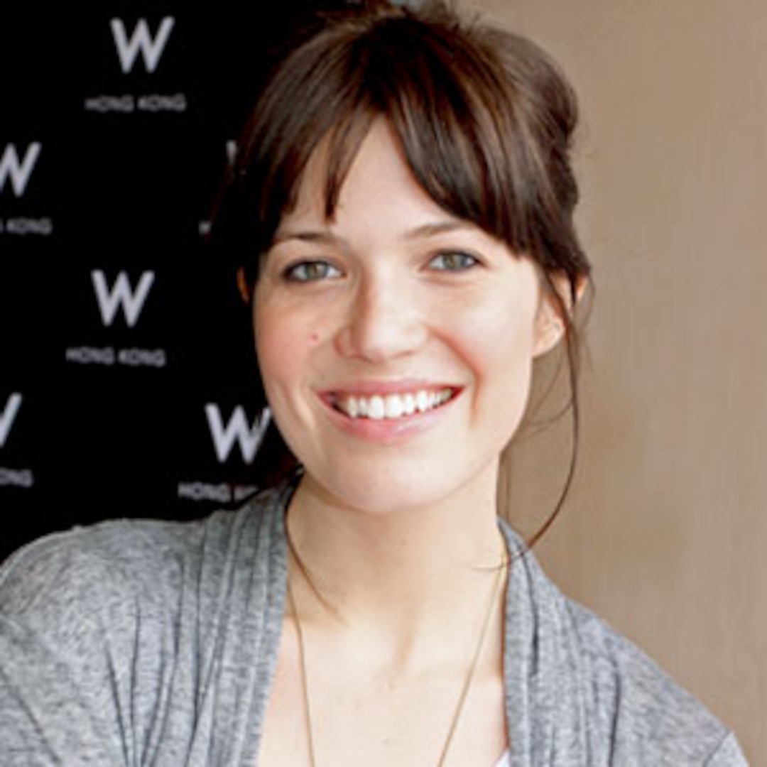 This Just In Mandy Moore Scrubs Into Grey S Anatomy Finale E Online Au